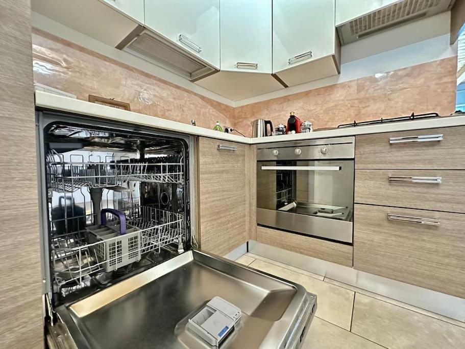 Апартаменты Near Train Station Luxury House 5 Beds Бергамо Экстерьер фото
