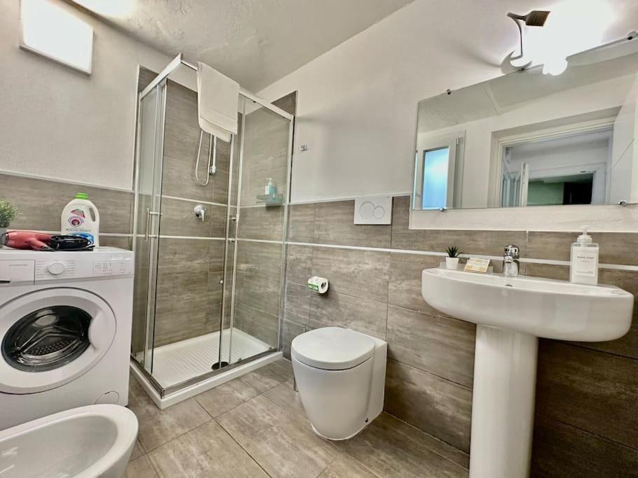 Апартаменты Near Train Station Luxury House 5 Beds Бергамо Экстерьер фото
